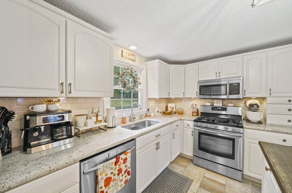 15 Pimental Way, Plymouth MA 02360-5243 exterior