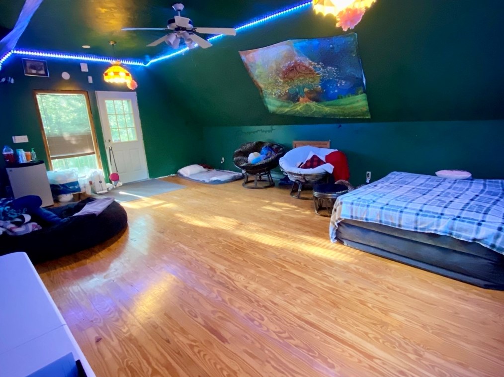 84 Breakneck Rd, Sturbridge MA 01566-1130 exterior