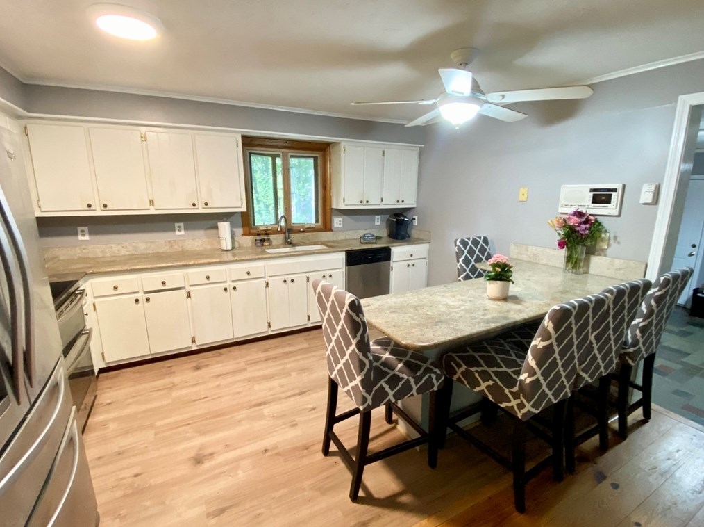 84 Breakneck Rd, Sturbridge MA 01566-1130 exterior