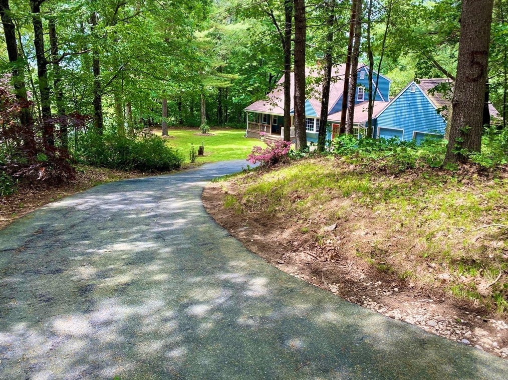 84 Breakneck Rd, Sturbridge MA 01566-1130 exterior