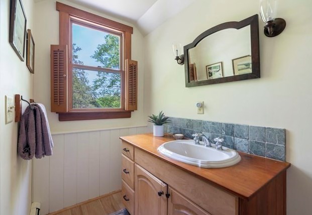 35 Chapel St, Duxbury MA 02332-3822 exterior