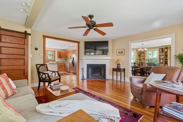 35 Chapel St, Duxbury MA 02332-3822 exterior