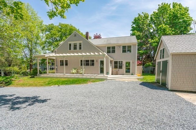 35 Chapel St, Duxbury MA 02332-3822 exterior