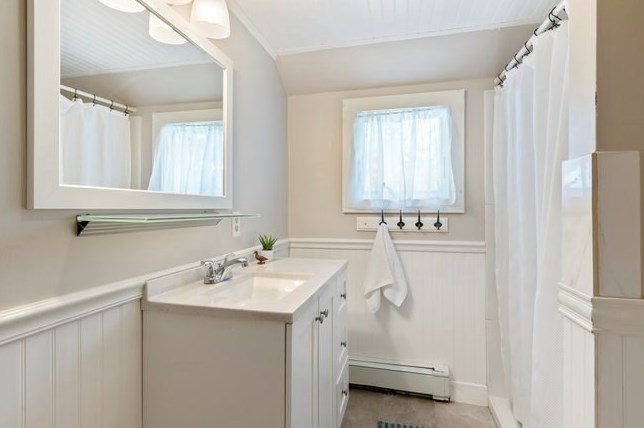 35 Chapel St, Duxbury MA 02332-3822 exterior