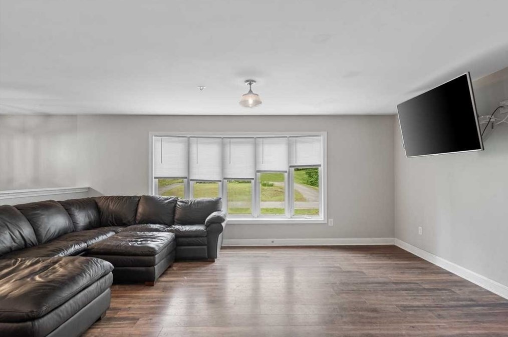 484 Brown St, Winchendon MA 01475-1024 exterior