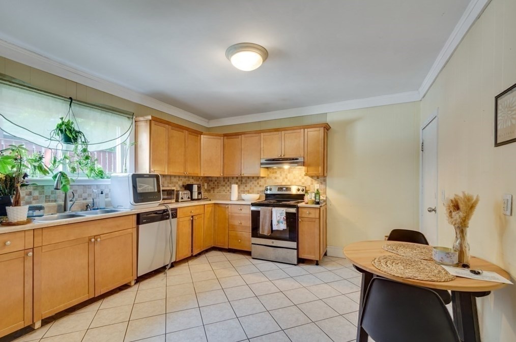 60 Pine St, Malden MA 02148-2340 exterior