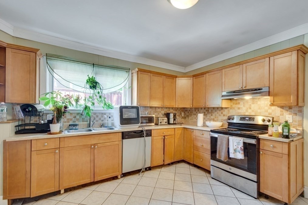 60 Pine St, Malden MA 02148-2340 exterior