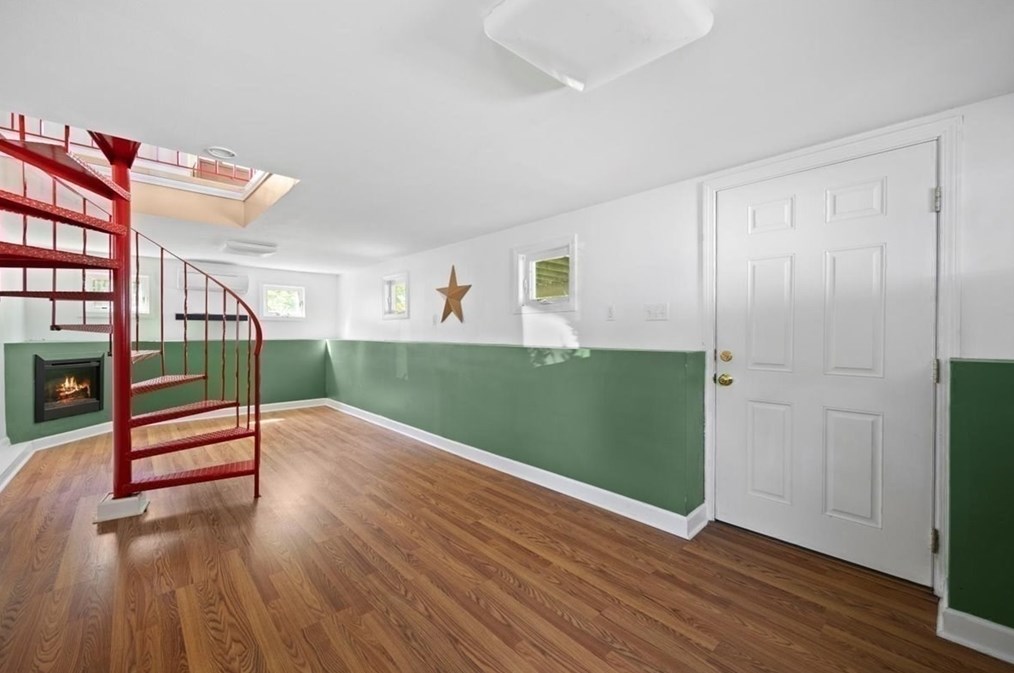 457 St, West Bridgewater MA 02379-1809 exterior