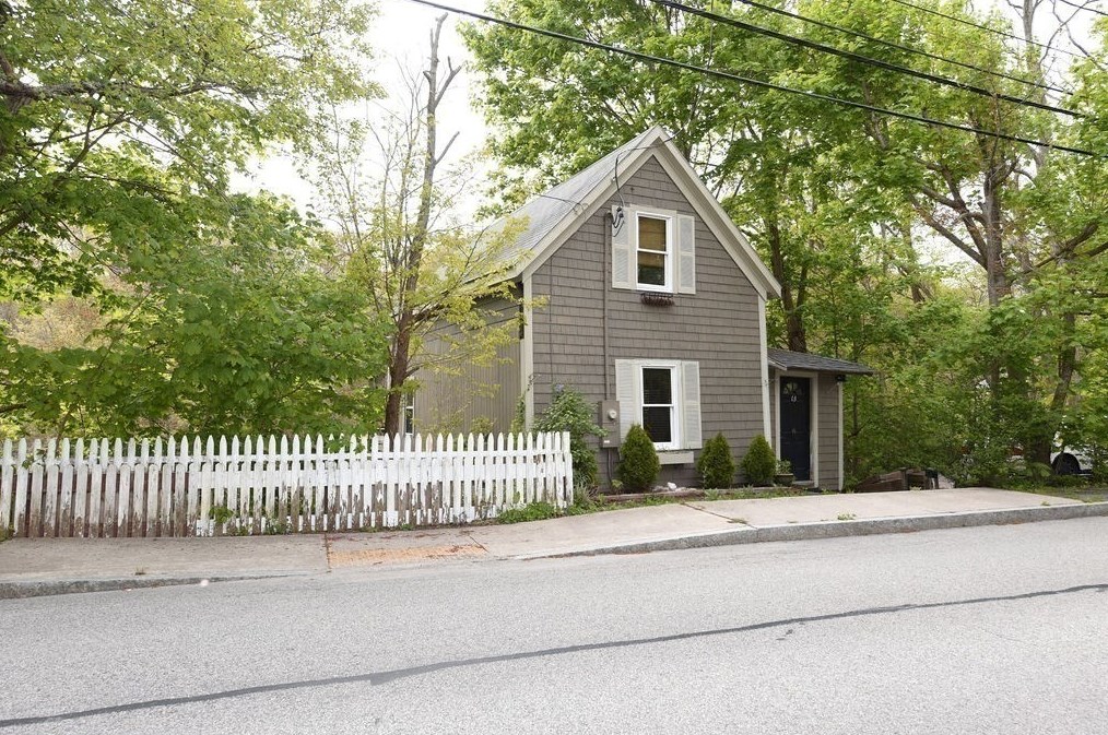 63 Newfield St, Plymouth MA 02360-3402 exterior