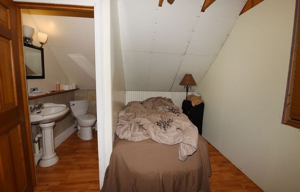 63 Newfield St, Plymouth MA 02360-3402 exterior