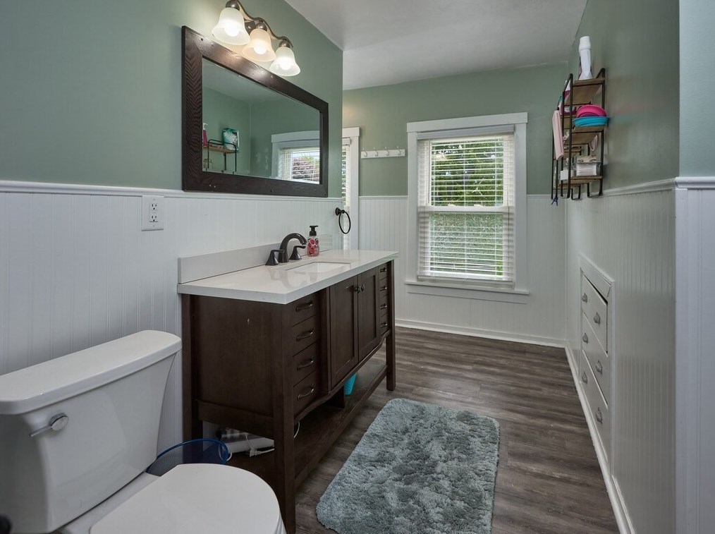 56 Moore Ave, Worcester MA 01602-1820 exterior