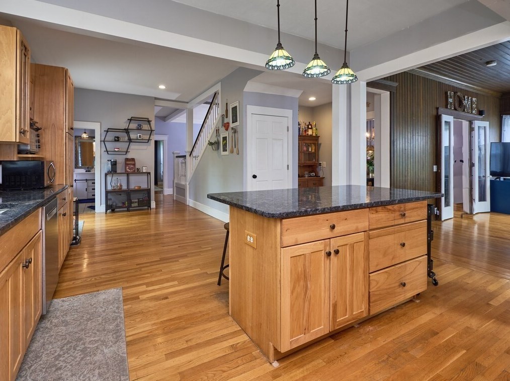 56 Moore Ave, Worcester MA 01602-1820 exterior