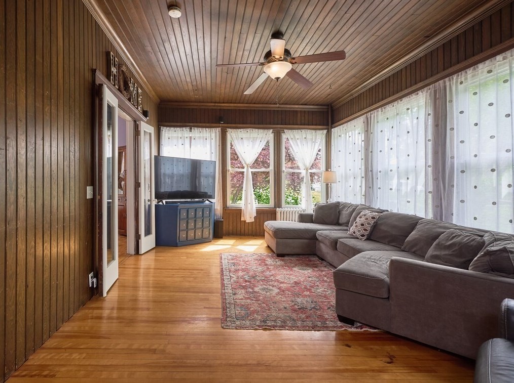 56 Moore Ave, Worcester MA 01602-1820 exterior