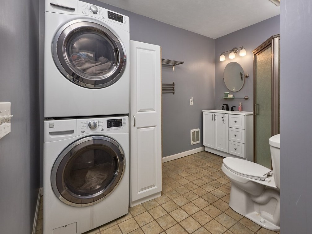 56 Moore Ave, Worcester MA 01602-1820 exterior