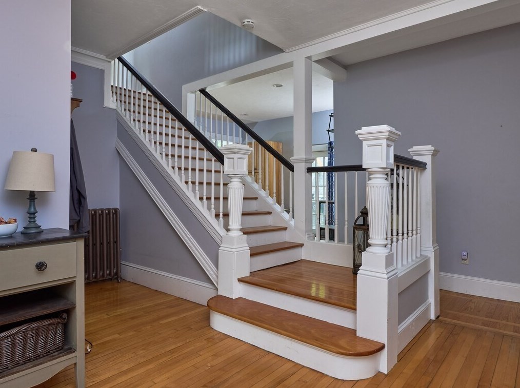 56 Moore Ave, Worcester MA 01602-1820 exterior