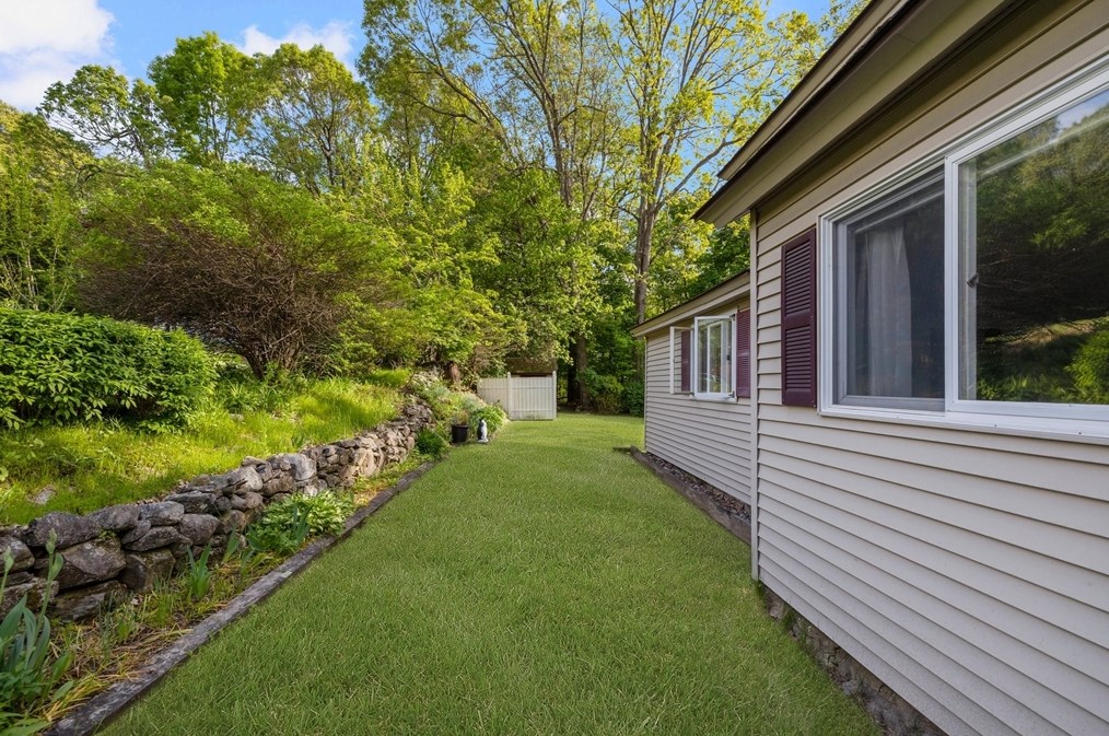 31 Tyson Rd, Worcester MA  01606-1124 exterior