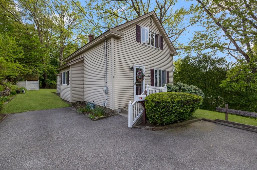 31 Tyson Rd, Worcester MA  01606-1124 exterior