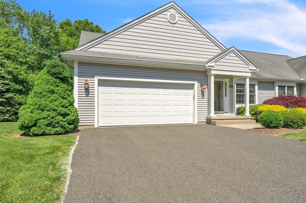 63 Shadow Brook Est, South Hadley MA 01075-2675 exterior