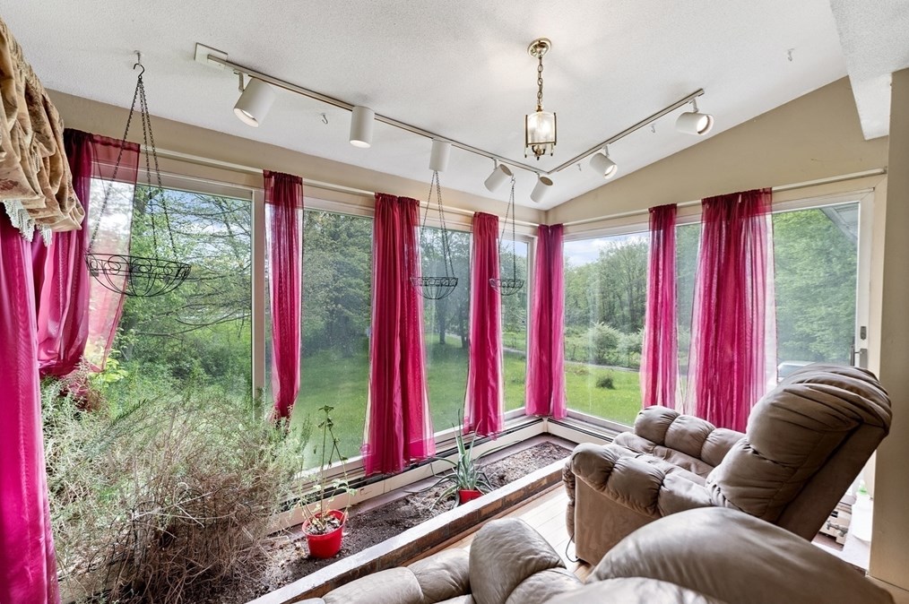 810 Birnie Ave, West Springfield MA  01089-4404 exterior