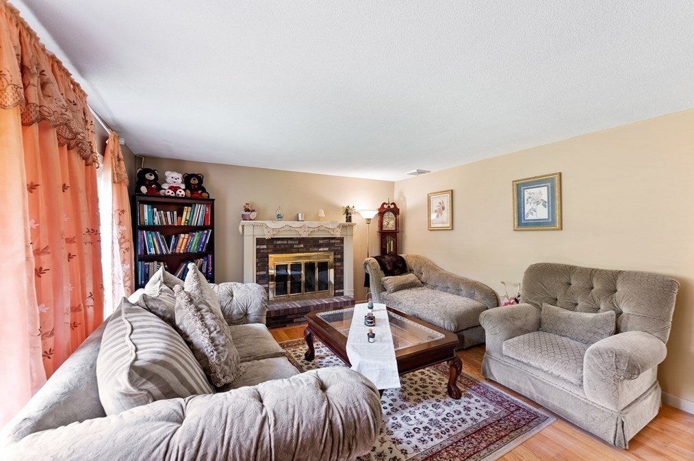 810 Birnie Ave, West Springfield MA  01089-4404 exterior