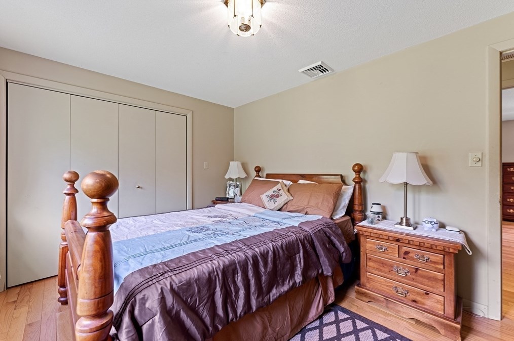 810 Birnie Ave, West Springfield MA  01089-4404 exterior