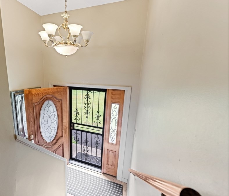 810 Birnie Ave, West Springfield MA  01089-4404 exterior