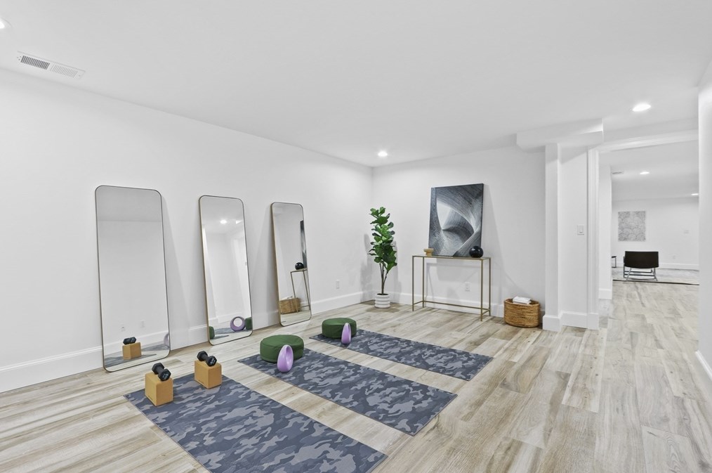 414 Waltham St, Newton MA 02465-1934 exterior