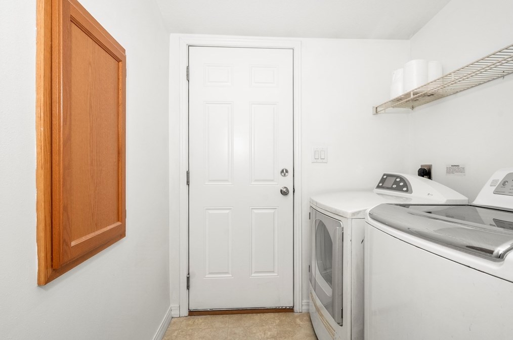 17 Constitution Ave, Warren MA  01083-9704 exterior