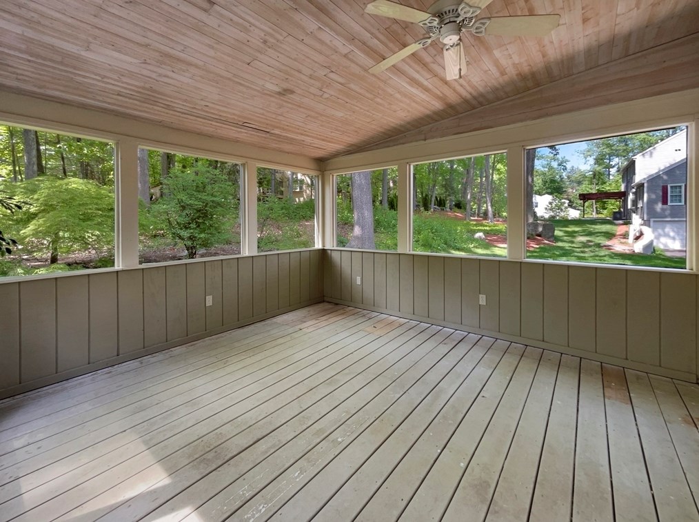 7 Windemere Dr, Acton MA 01720-2024 exterior