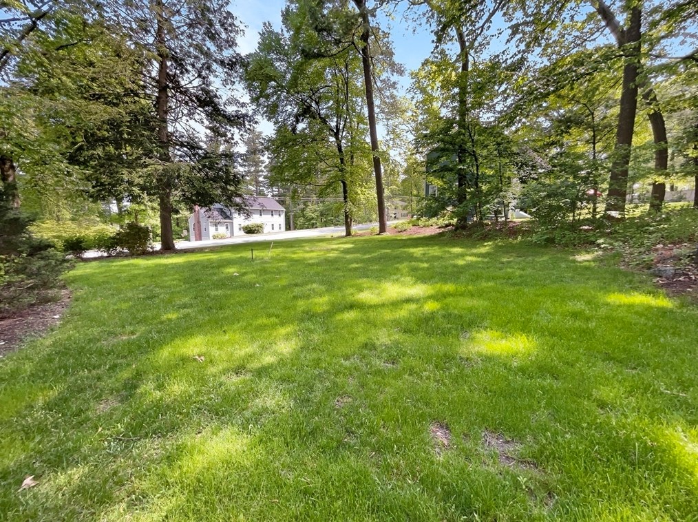 7 Windemere Dr, Acton MA 01720-2024 exterior