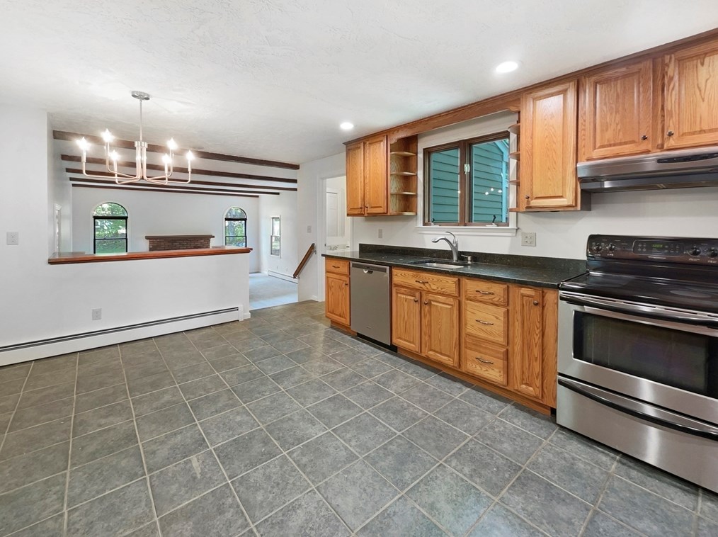 7 Windemere Dr, Acton MA 01720-2024 exterior