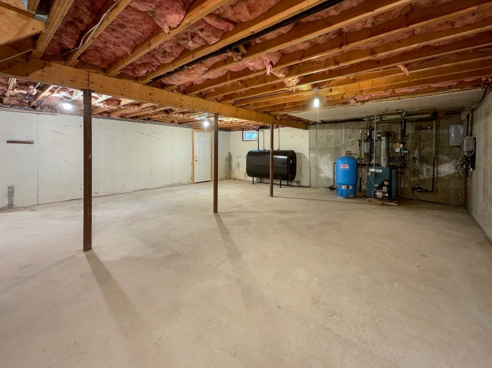 7 Windemere Dr, Acton MA 01720-2024 exterior