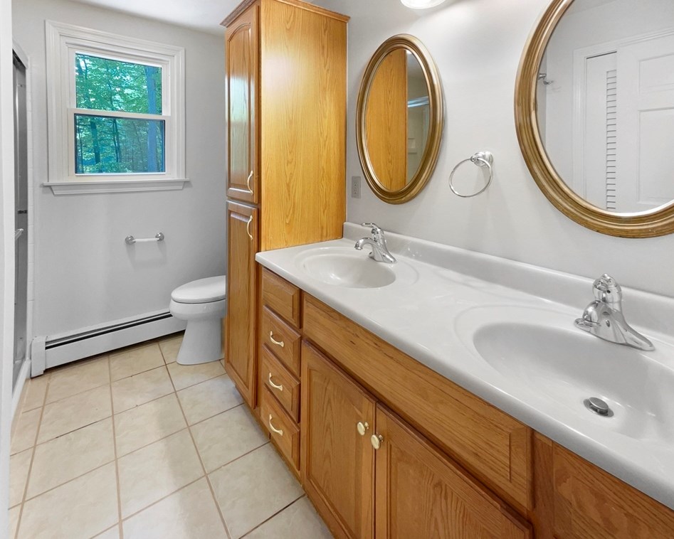 7 Windemere Dr, Acton MA 01720-2024 exterior