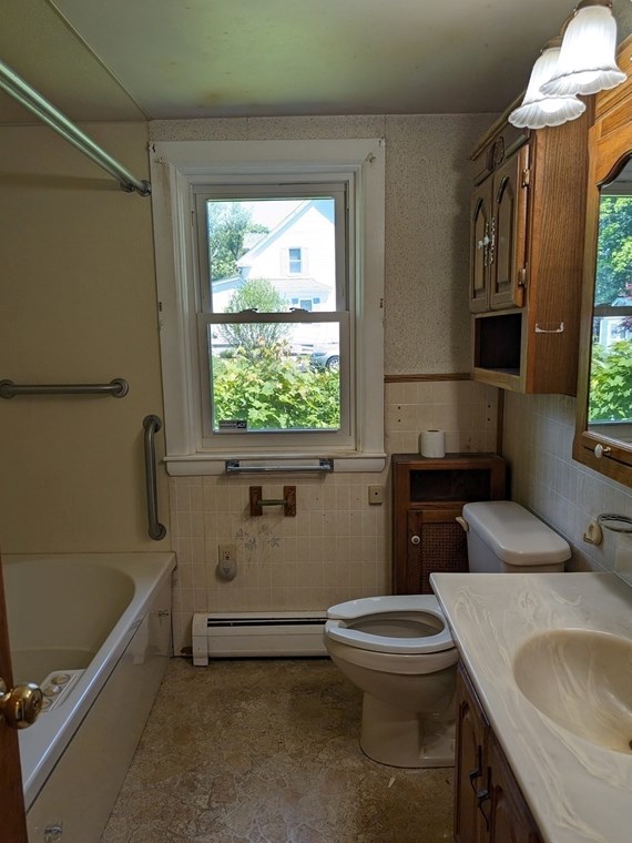 97 Hebron Ave, Seekonk MA 02771-2101 exterior