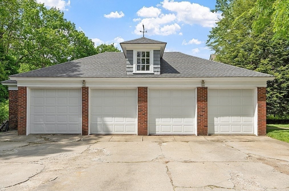 661 Grove St, Worcester MA 01605-2600 exterior