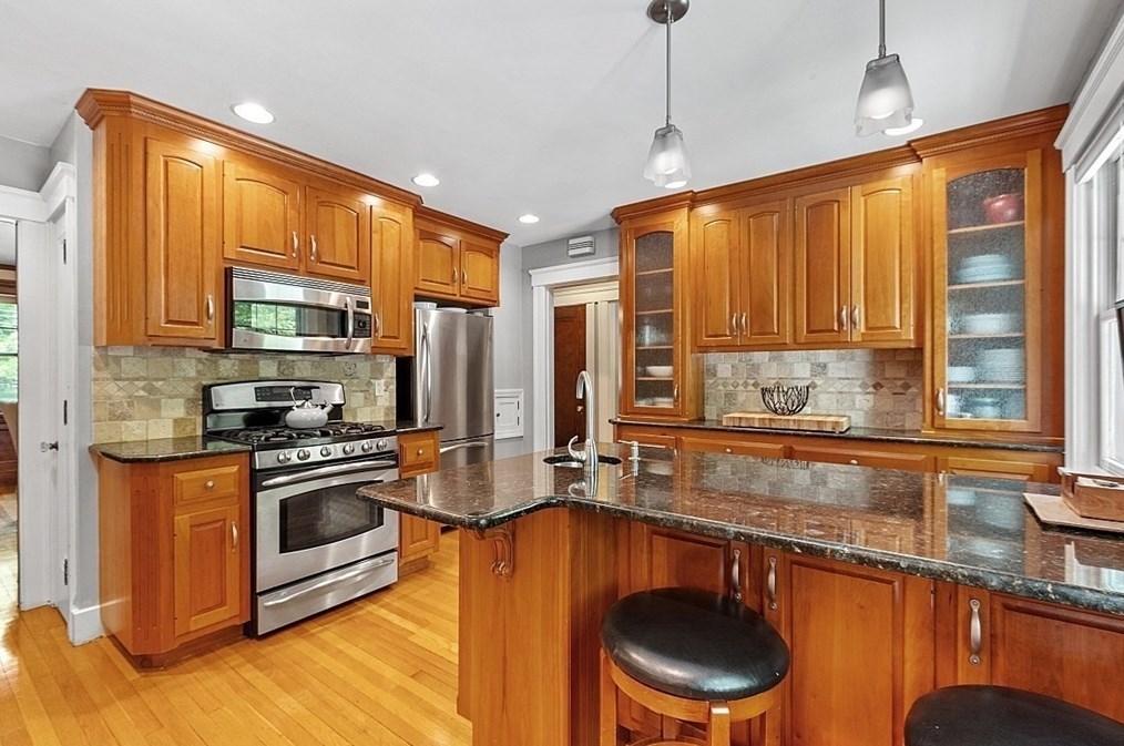 661 Grove St, Worcester MA 01605-2600 exterior