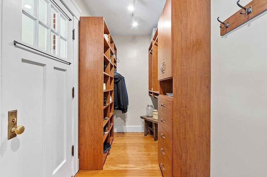 661 Grove St, Worcester MA 01605-2600 exterior