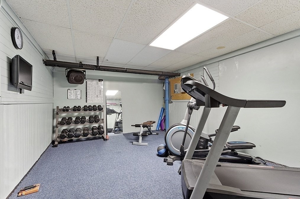 661 Grove St, Worcester MA 01605-2600 exterior