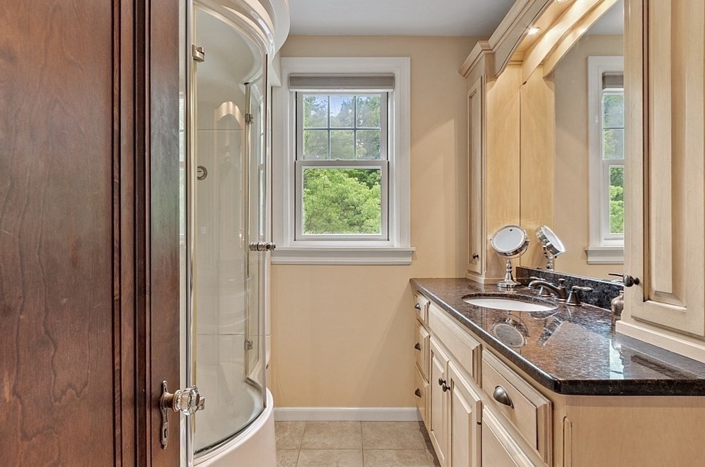 661 Grove St, Worcester MA 01605-2600 exterior