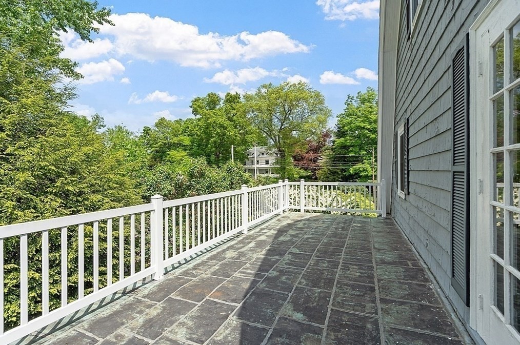 661 Grove St, Worcester MA 01605-2600 exterior