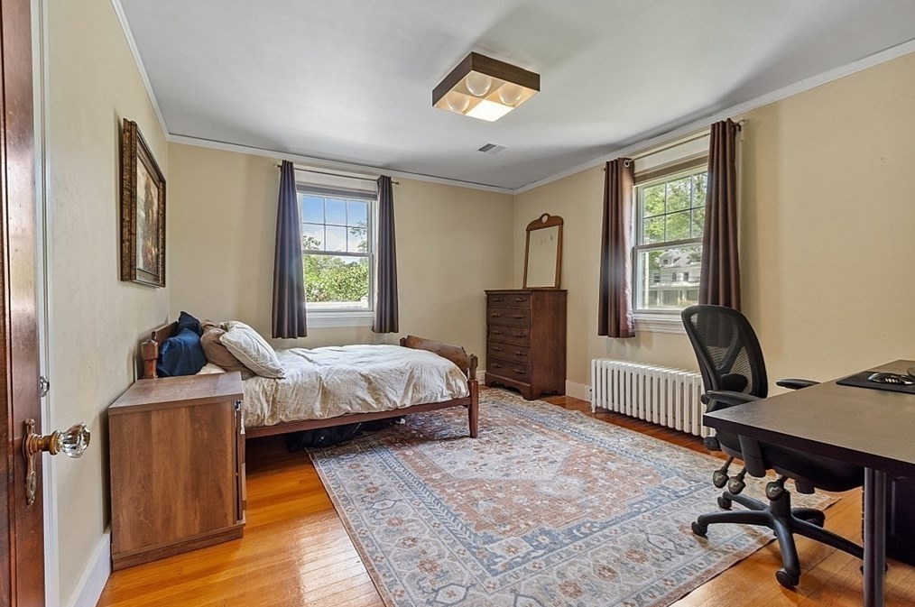 661 Grove St, Worcester MA 01605-2600 exterior