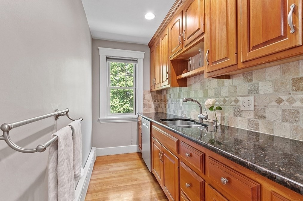 661 Grove St, Worcester MA 01605-2600 exterior