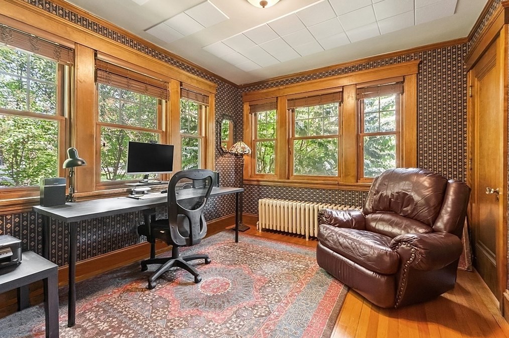 661 Grove St, Worcester MA 01605-2600 exterior