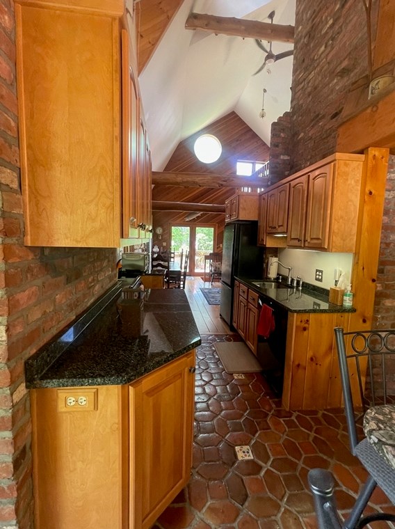 11 Samuel Dr, Royalston MA 01331-9477 exterior