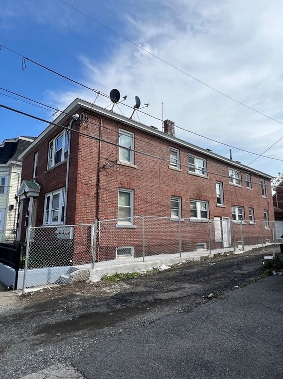 92 Haverhill St, Lawrence MA  01840-1712 exterior