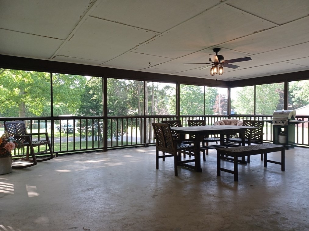 907 Western Ave, Montgomery MA 01085-2639 exterior