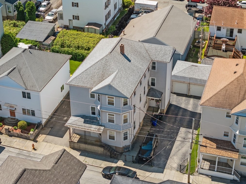 107 Barnes St, Fall River MA 02723-3227 exterior