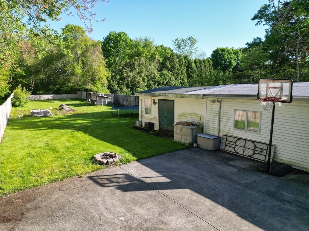 361 Huttleston Ave, Fairhaven MA 02719-3115 exterior