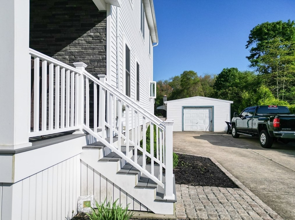 361 Huttleston Ave, Fairhaven MA 02719-3115 exterior