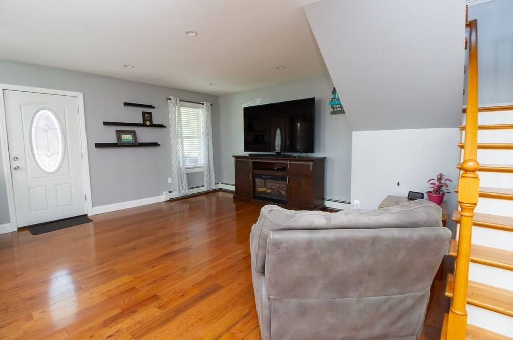 361 Huttleston Ave, Fairhaven MA 02719-3115 exterior